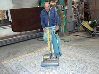 カーペットの掃除機掛け